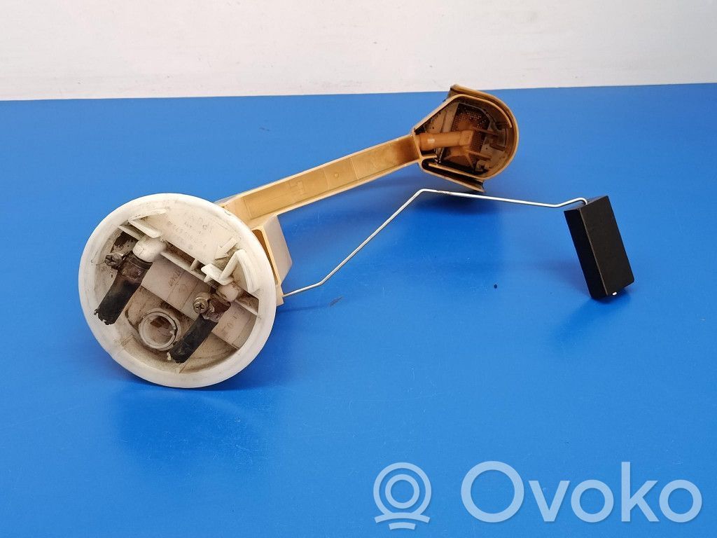 Audi A4 S4 B5 8D Bomba interna de combustible 