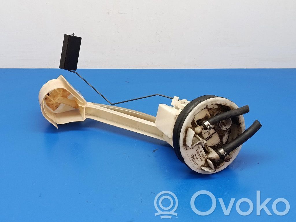 Audi A4 S4 B5 8D Bomba interna de combustible 