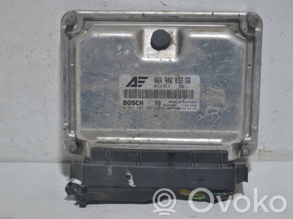 Engine control unit/module   06A906032GR,0261207352