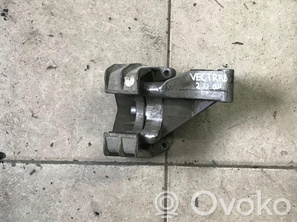 Opel Vectra B Engine mounting bracket 