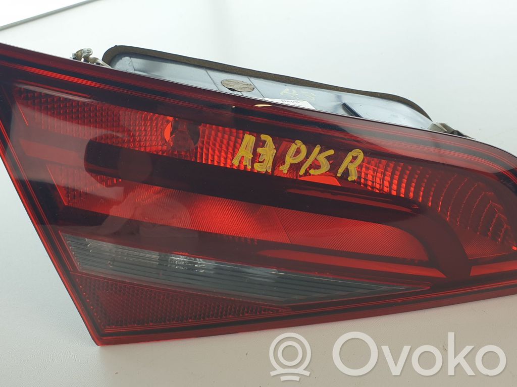 Tailgate rear/tail lights   8V4945093