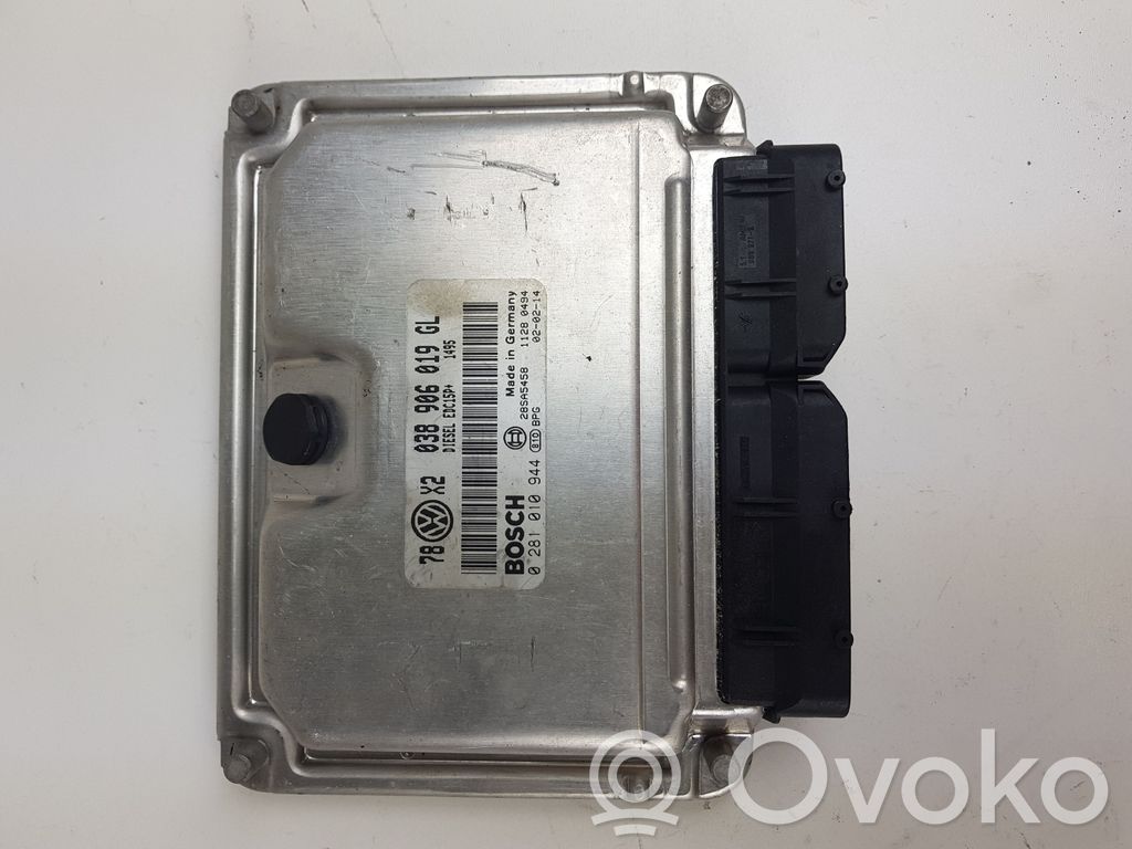 Volkswagen PASSAT B5.5 Engine control unit/module 