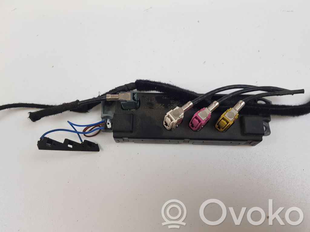 Audi A5 8T 8F Antenos stiprintuvas 