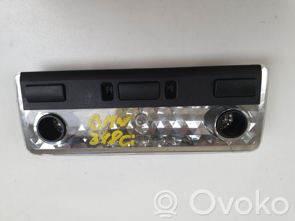 Front seat light   8364929