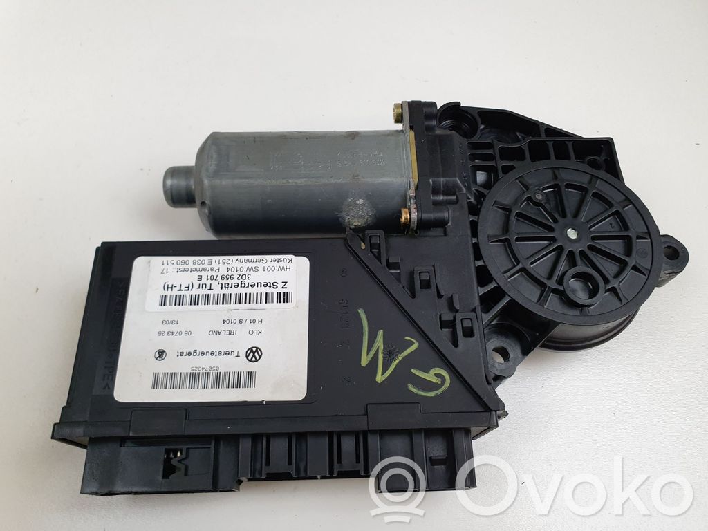 Silnik regulatora szyby drzwi przednich   0130821965,3D2959701E