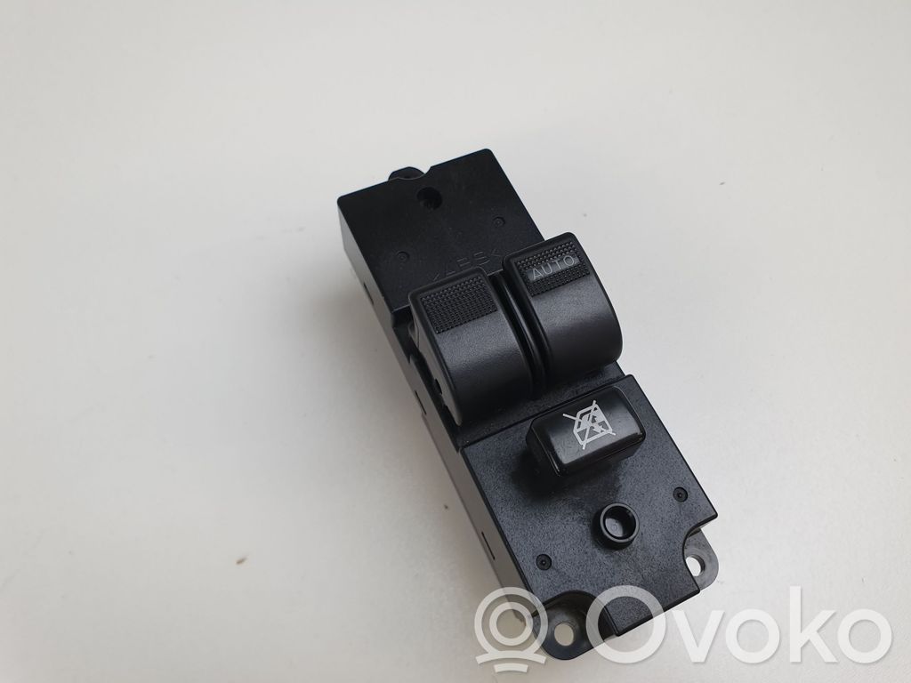 Przyciski szyb   C8HD173,CB9366350A,1413D4