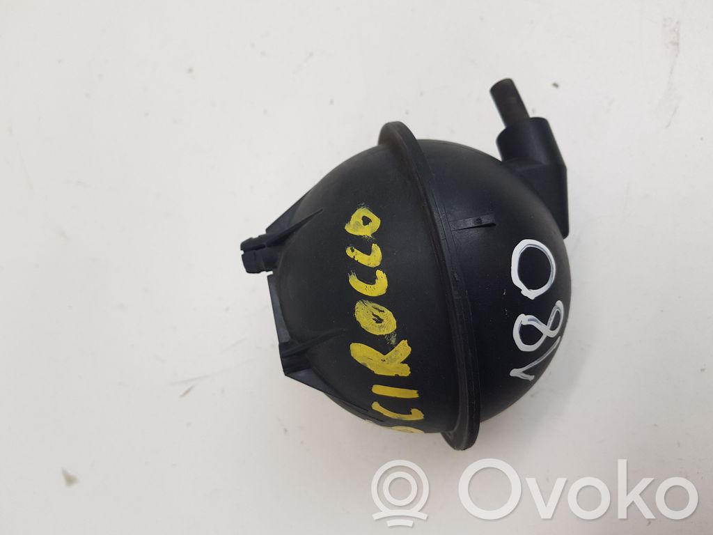 Volkswagen PASSAT B6 Vacuum air tank 