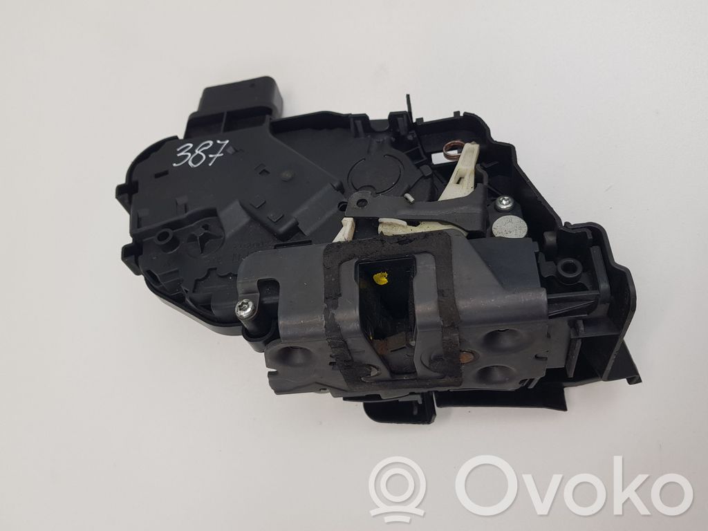 Ford Focus Priekšpusē slēdzene 