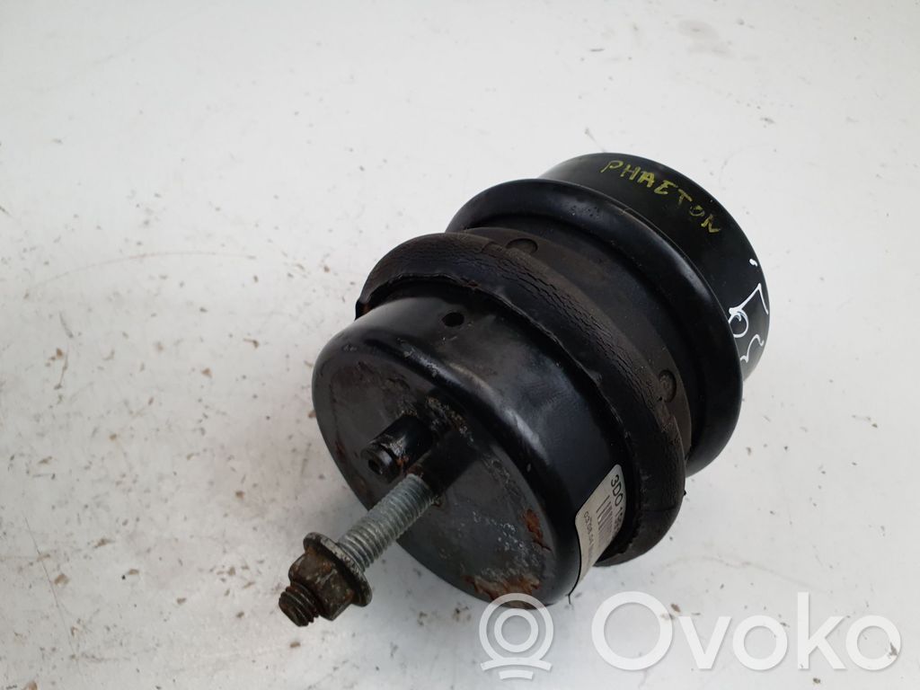 Volkswagen Phaeton Engine mount bracket 