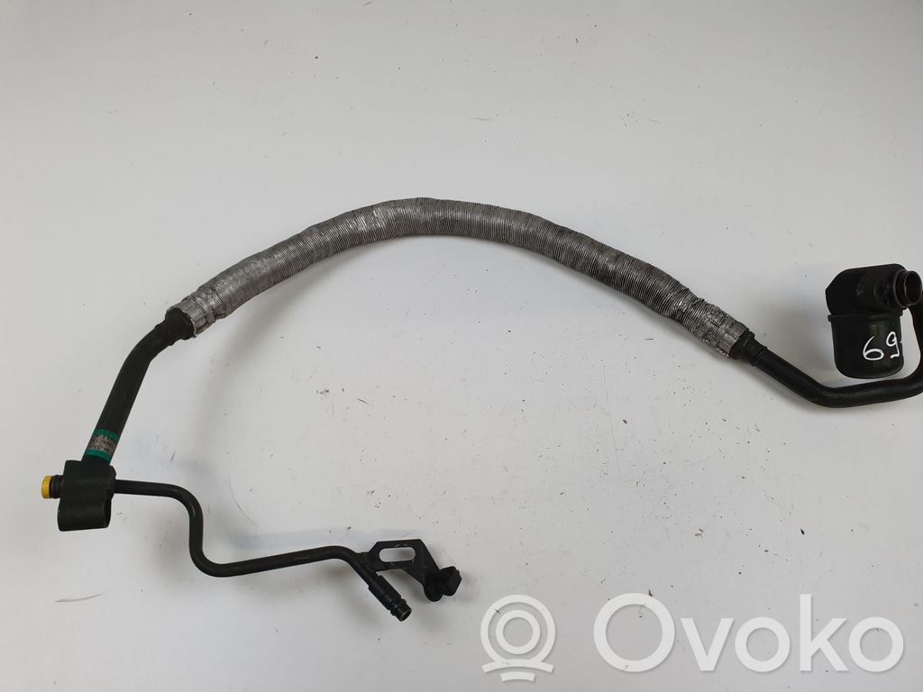 BMW 3 E46 Ilmastointilaitteen putki (A/C) 
