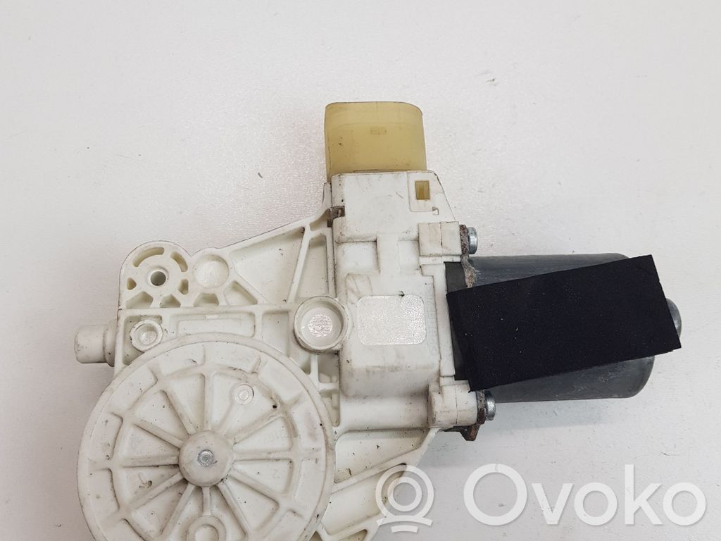 BMW 3 E92 E93 Priekinio lango pakelėjo varikliukas 
