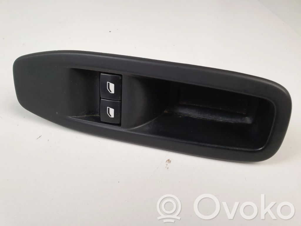 Peugeot 208 I Interruptor del elevalunas eléctrico 