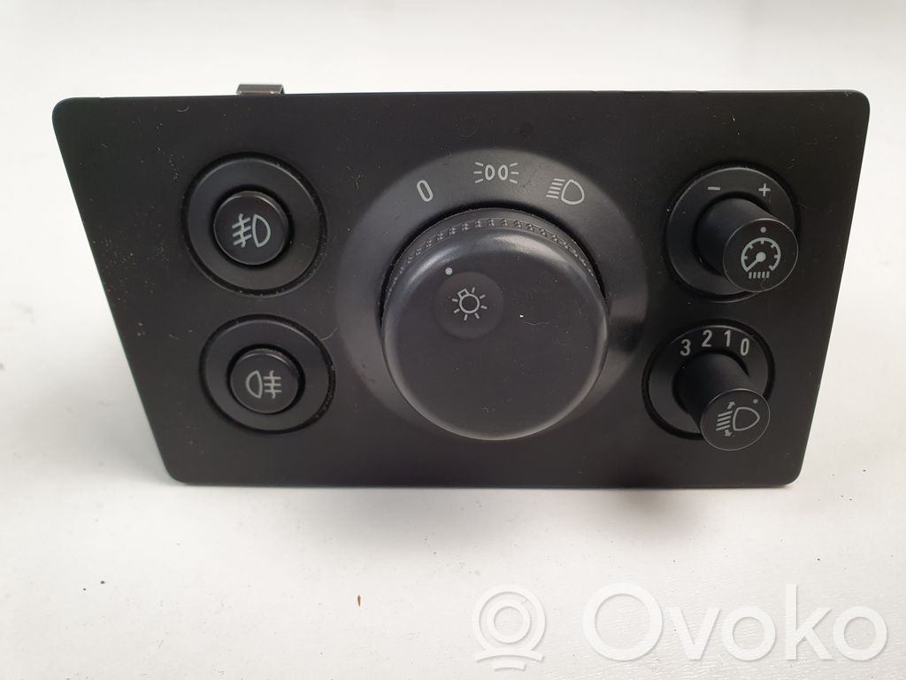 Light switch   13205865