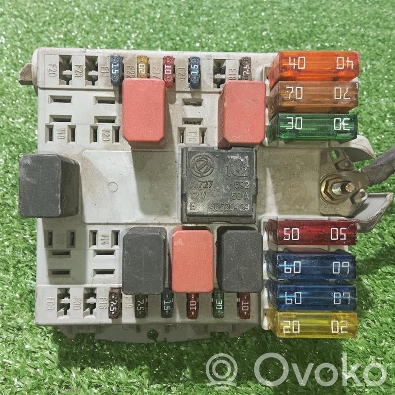 Fiat Punto (188) Module de fusibles 