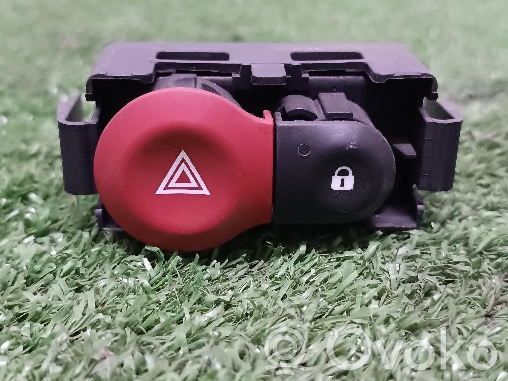 Renault Clio III Hazard light switch 