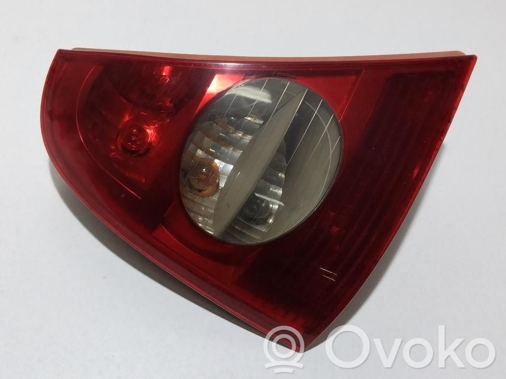Renault Clio II Aizmugurējais lukturis virsbūvē 