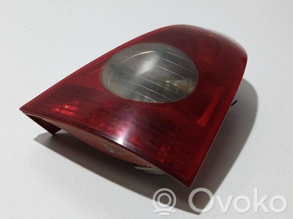 Renault Clio II Aizmugurējais lukturis virsbūvē 