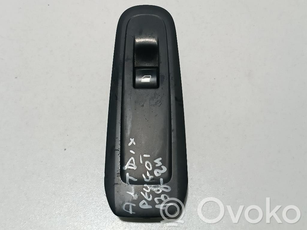 Peugeot 308 SW  Elektrinių langų jungtukas 