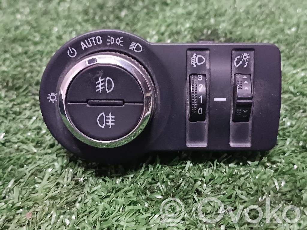 Chevrolet Trax Headlight level height control switch 