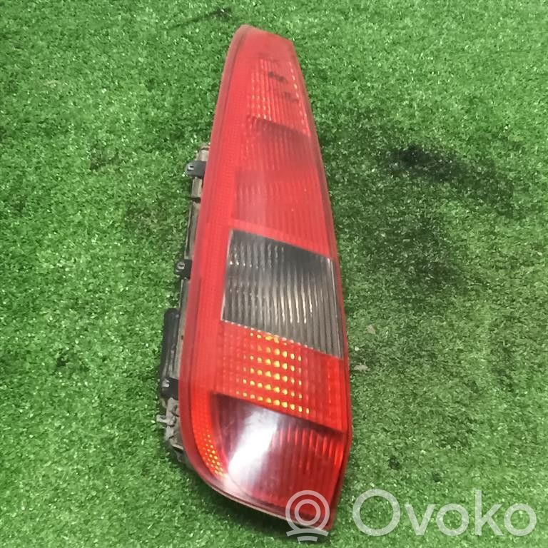 Ford Fiesta Aizmugurējais lukturis virsbūvē 