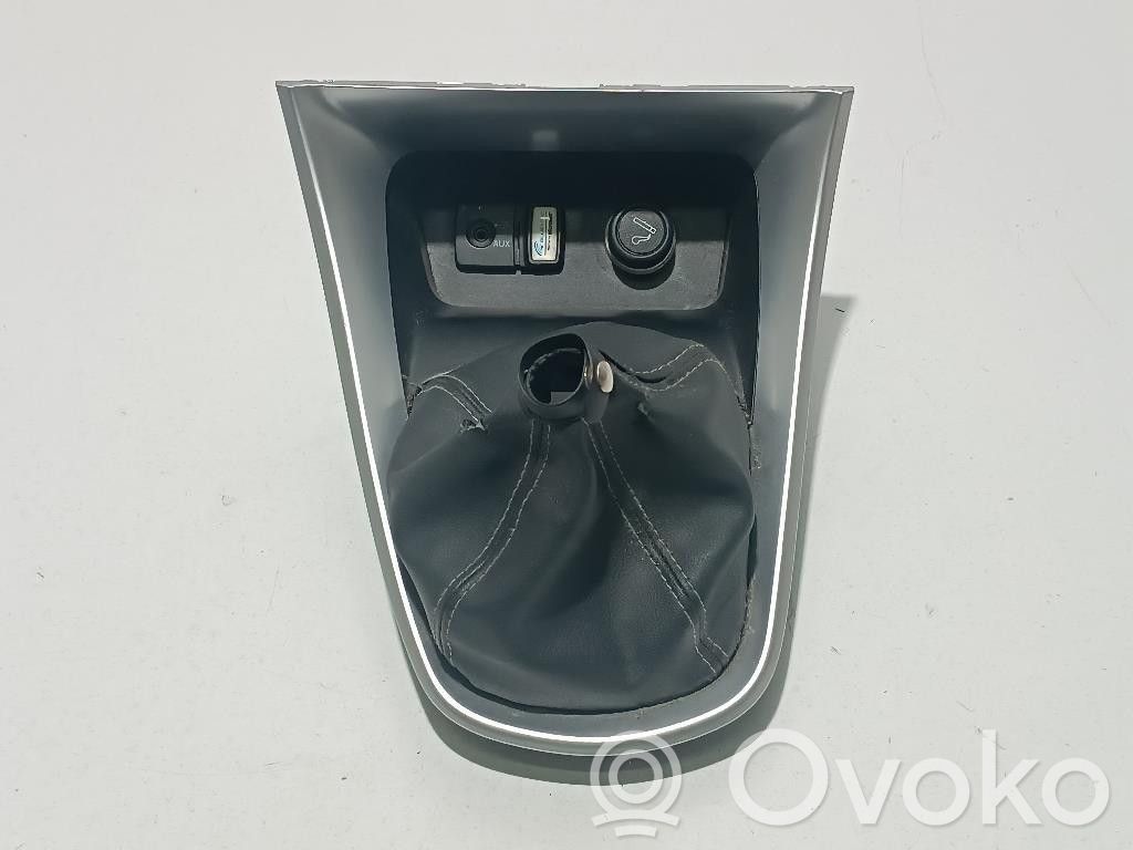 Lancia Delta III Gear lever shifter trim leather/knob 