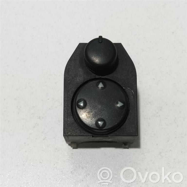 Audi A4 S4 B5 8D Interruptor del espejo lateral 
