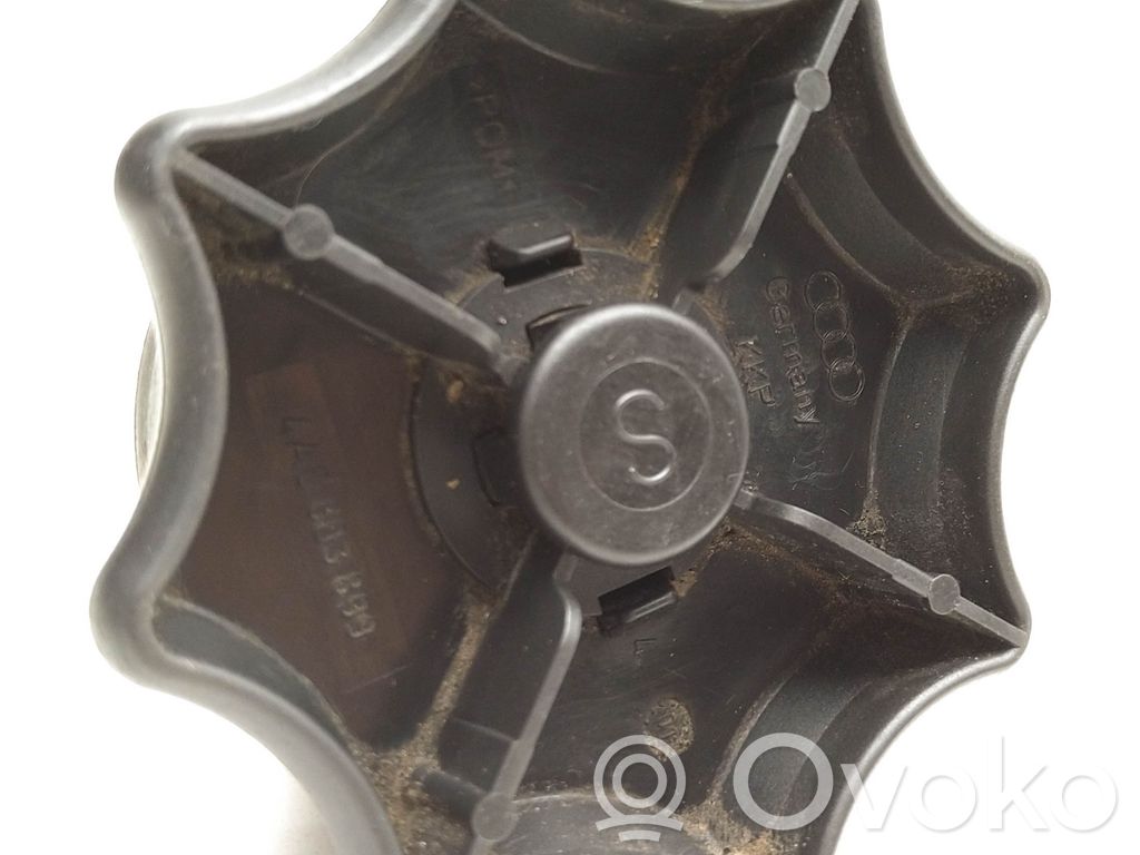 Audi A8 S8 D2 4D Rezerves riteņa skrūve 