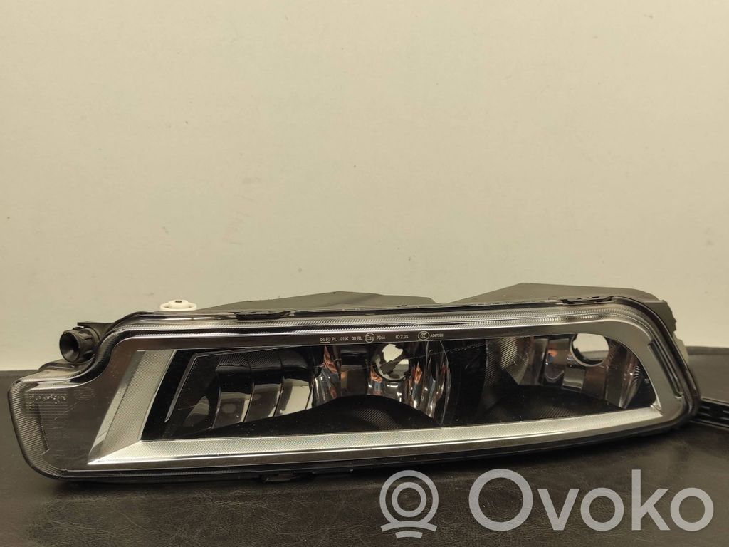 Volkswagen PASSAT B8 Światło przeciwmgłowe przednie 