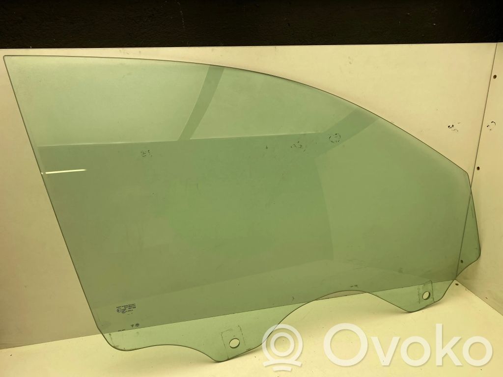 Volkswagen Touareg I Front door window glass four-door 