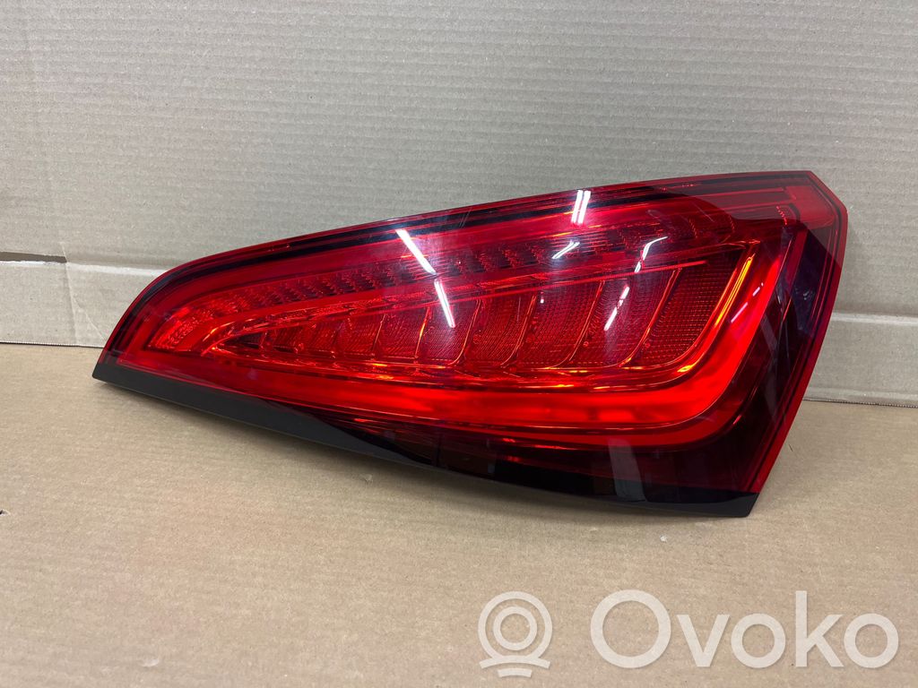 Lampy tylnej klapy bagażnika   8R0945094D,AU416PAT2,21240202