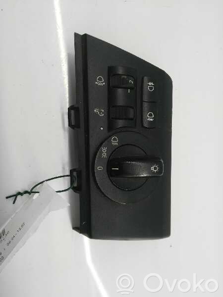 Light switch   3415103