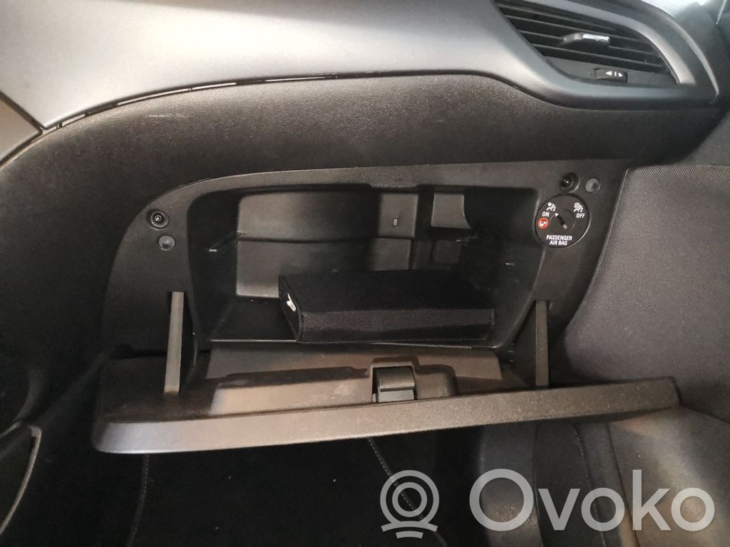 Opel Corsa E Guantera 