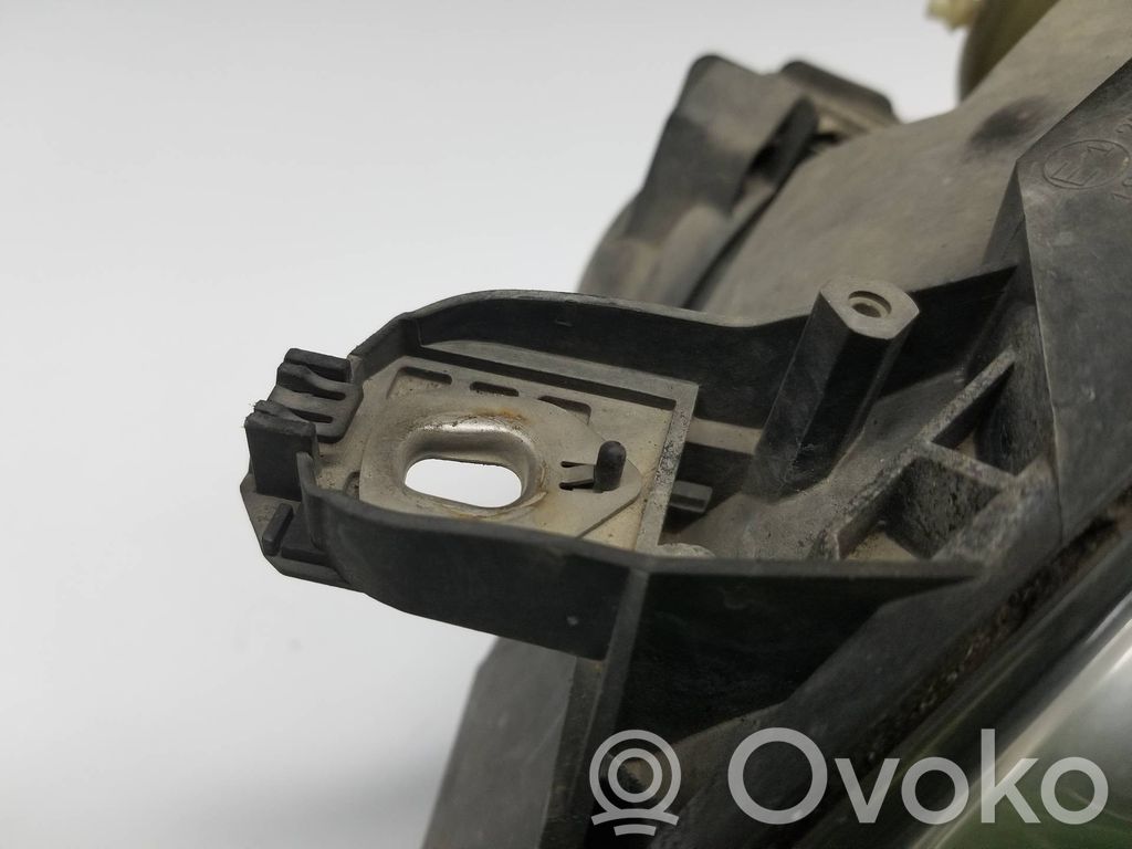 Mercedes-Benz B W245 Lampa przednia 