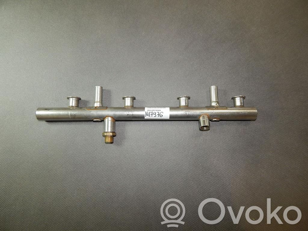 Audi A4 S4 B8 8K Listwa wtryskowa 