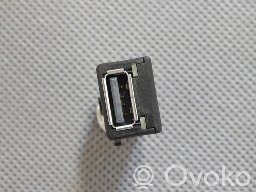 Skoda Fabia Mk3 (NJ) Enchufe conector USB 