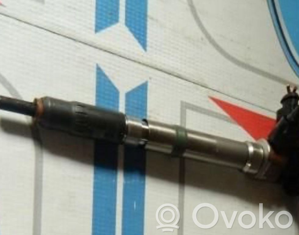 Volkswagen PASSAT B8 Inyector de combustible 