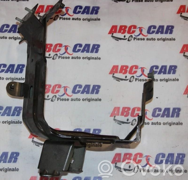 Laikiklis sparno   4M0821132B,4M0821138A