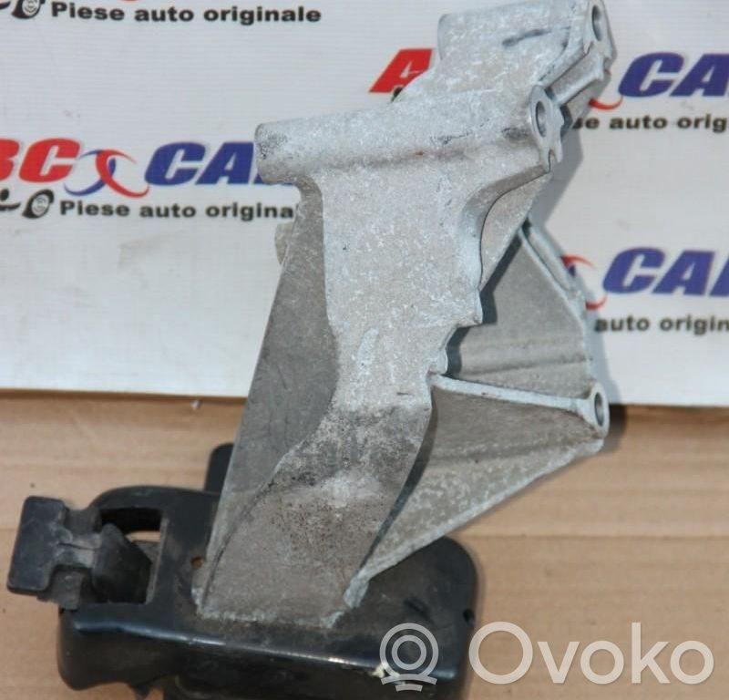 Volkswagen Amarok Engine mounting bracket 