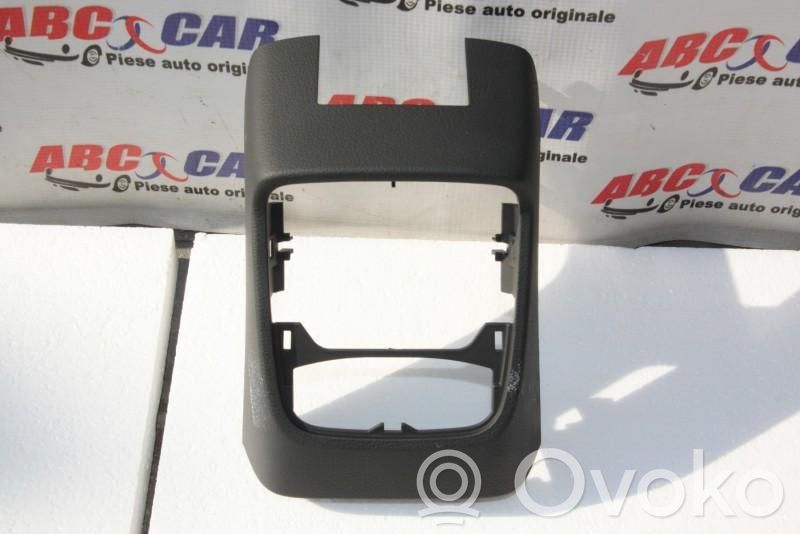 Otros repuestos del interior   8V0864376B