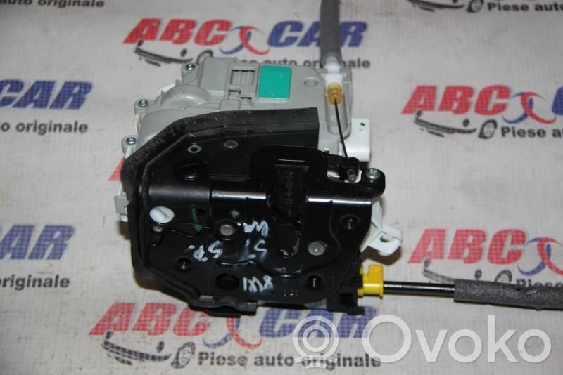 Rear door lock   8X0839015D