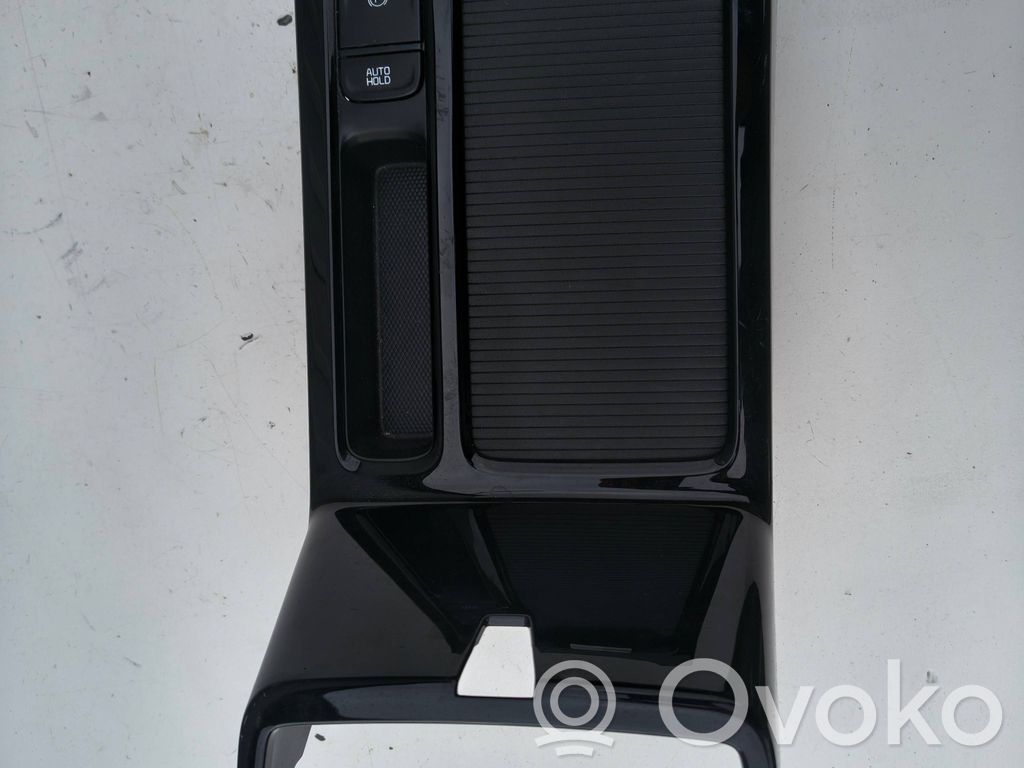 KIA Ceed Cup holder front 