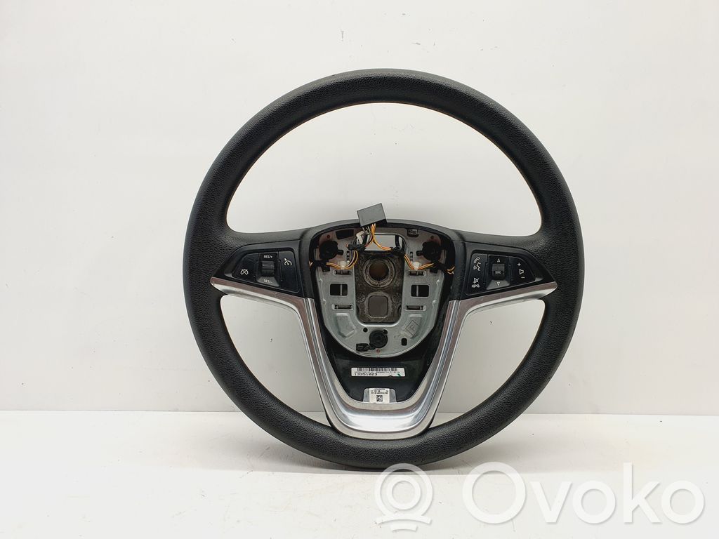 Volante   13351023