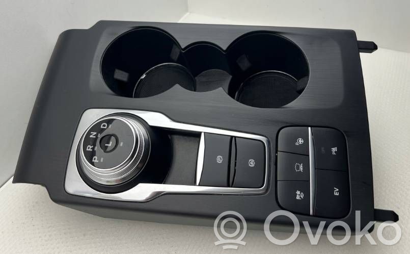 Ford Kuga II Vaihdevivun/vaihtajan verhoilu nahka/nuppi 