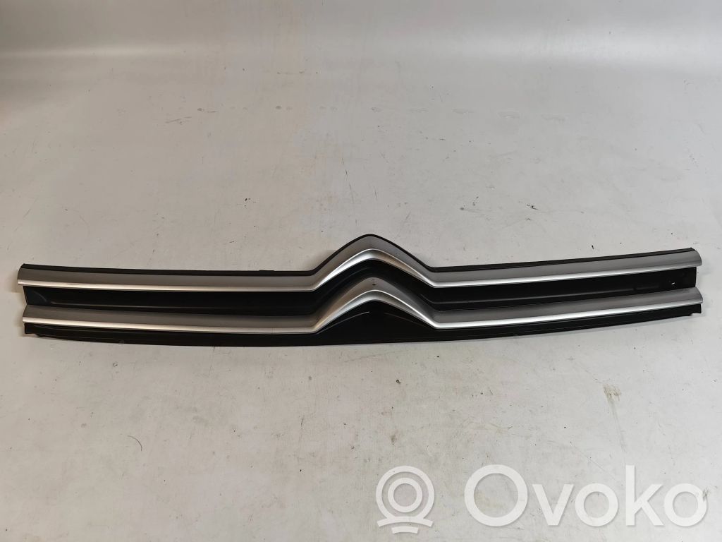Citroen Jumpy Front bumper upper radiator grill 