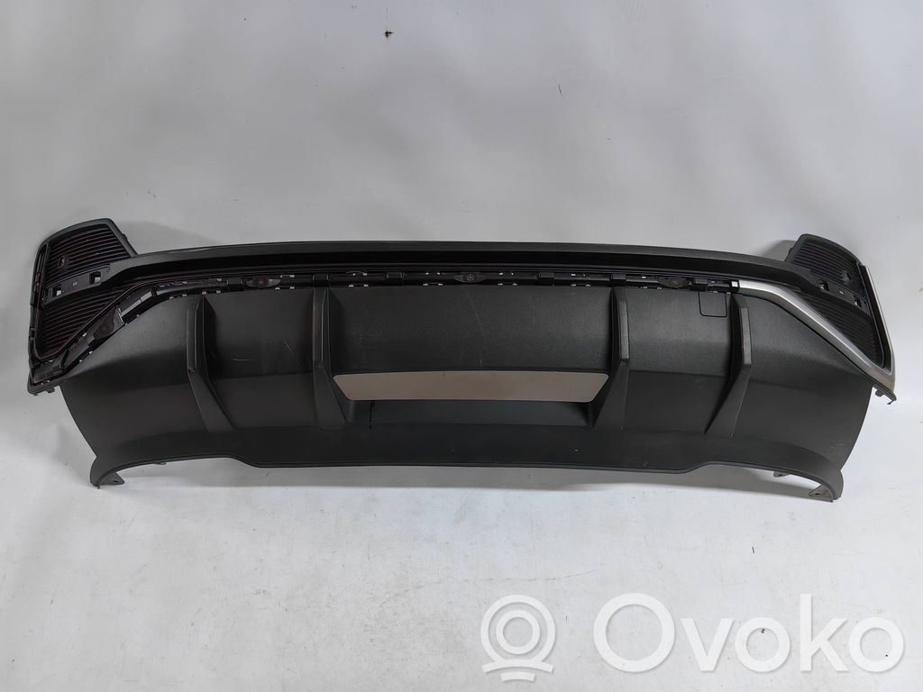 Audi Q3 F3 Moldura inferior del parachoques trasero 