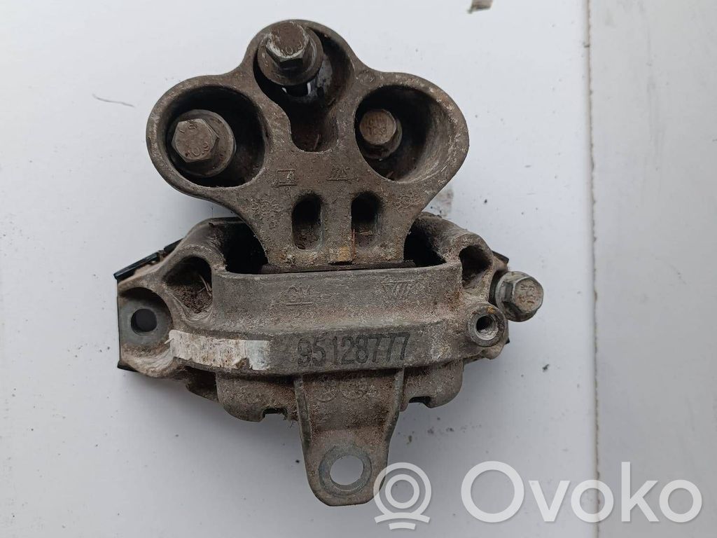 Opel Mokka Engine mount bracket 