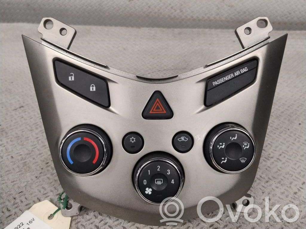 Chevrolet Aveo Climate control unit 