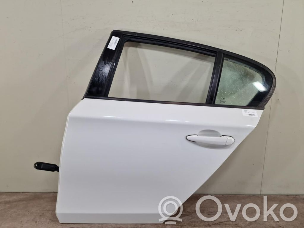 Aizmugurējās durvis   41525A2A383