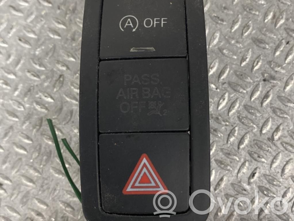 Hazard light switch   8X0959672C