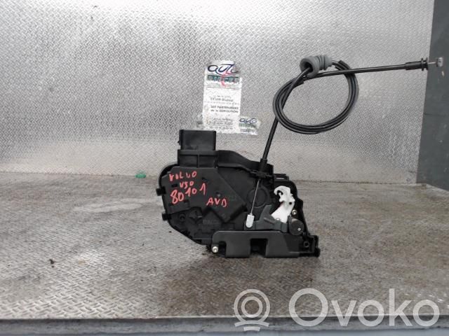 Volvo V50 Priekšpusē slēdzene 